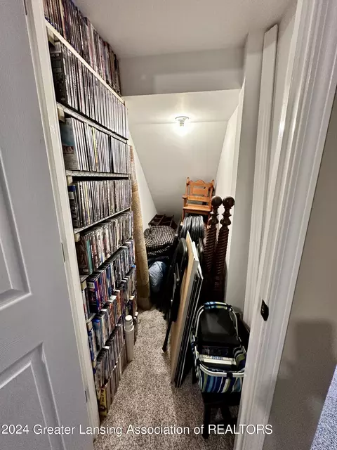 Entry Way - 6482 Firefly Dr, Holt, MI 48842 photo 6 of 6