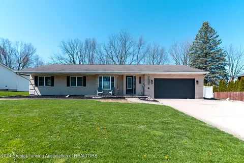 2805 Lamoreaux Ln, Holt, MI 48842