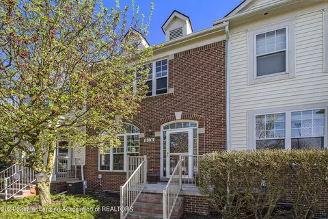 8116 Heron Hills Dr, Walled Lake, MI 48390