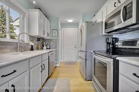 Kitchen - 607 Clearwater Dr, Perry, MI 48872 photo 1 of 4