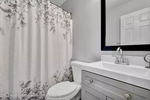 Bath - 607 Clearwater Dr, Perry, MI 48872 photo 3 of 4