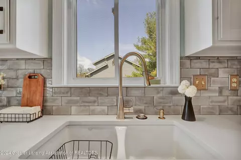 Bath - 607 Clearwater Dr, Perry, MI 48872 photo 1 of 4