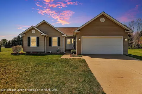 607 Clearwater Dr, Perry, MI 48872