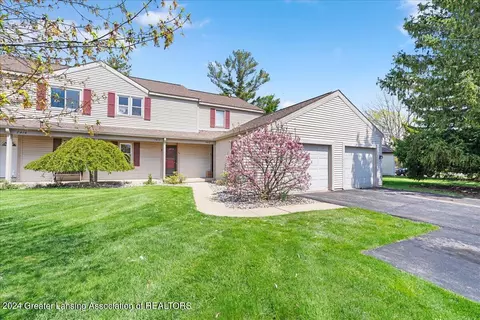 7412 Creekside Dr #15, Lansing, MI 48917