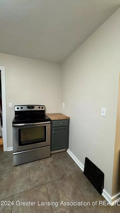 Undisclosed, Lansing, MI 48915 photo 9