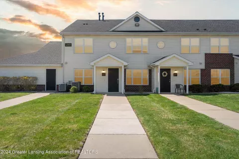 12907 Townsend Dr #111, Grand Ledge, MI 48837