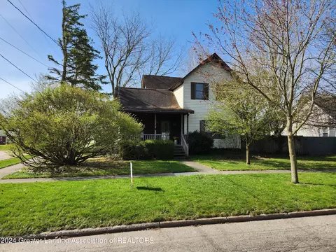 228 Union St, Grand Ledge, MI 48837