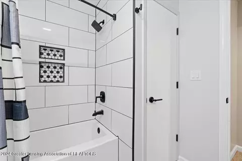 Bath - 5473 Maple Ridge Rd, Haslett, MI 48840 photo 3 of 4