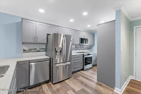 Kitchen - 5473 Maple Ridge Rd, Haslett, MI 48840 photo 2 of 4