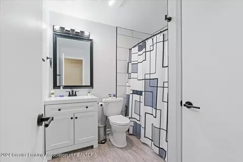 Bath - 5473 Maple Ridge Rd, Haslett, MI 48840 photo 2 of 4
