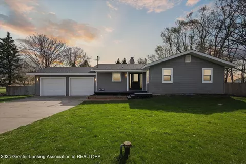 8378 N Cochran Rd, Grand Ledge, MI 48837
