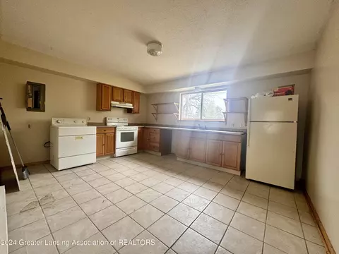 Kitchen - 730 Fred St, Lansing, MI 48911 photo 2 of 2