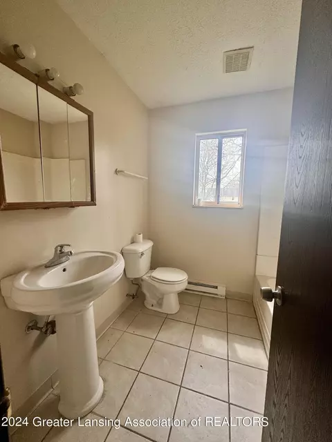 Bath - 730 Fred St, Lansing, MI 48911 photo 3 of 4