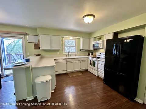 Kitchen - 1218 Redpole Dr, Dewitt, MI 48820 photo 2 of 3