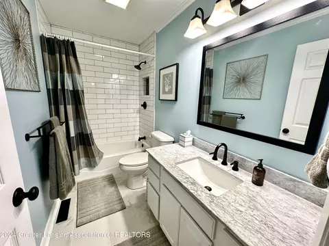 Bath - 1218 Redpole Dr, Dewitt, MI 48820 photo 2 of 2