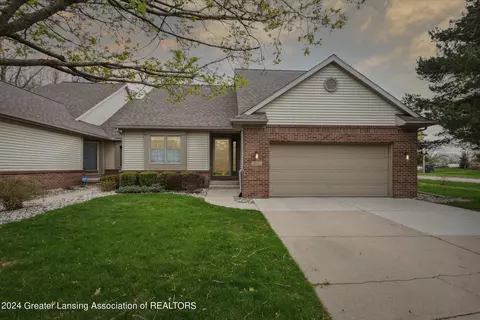 6004 Madeira Dr, Lansing, MI 48917