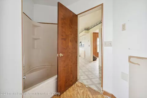 Bath - 5408 W Chadwick Rd, Dewitt, MI 48820 photo 1 of 1