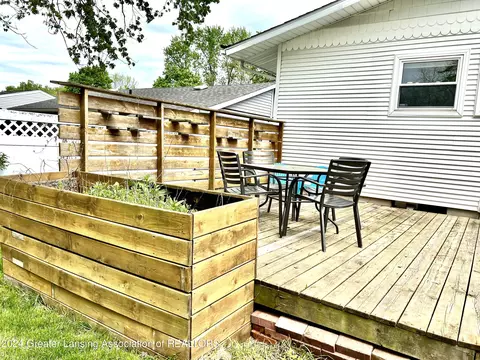 Exterior - 4706 Kessler Dr, Lansing, MI 48910 photo 5 of 9