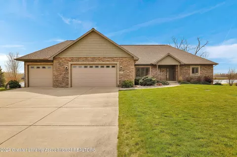 5370 Carls Ridge Dr, Charlotte, MI 48813