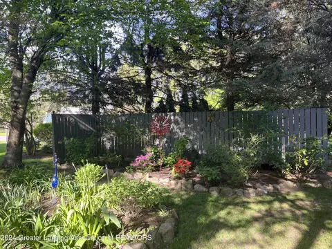 7980 Ashbrook Dr, Haslett, MI 48840 photo 5