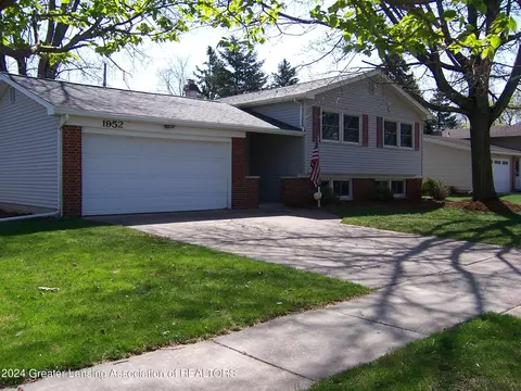 1952 Pinecrest Dr, East Lansing, MI 48823