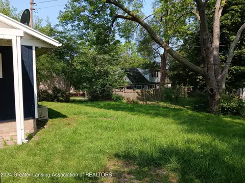 609 Ridgewood Ave, Lansing, MI 48910 photo 9