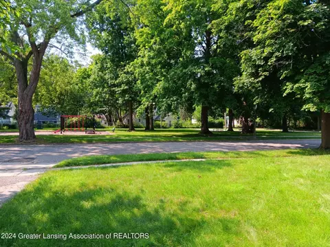 609 Ridgewood Ave, Lansing, MI 48910 photo 7