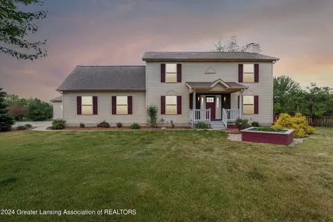 8717 Watson Ln, Eaton Rapids, MI 48827