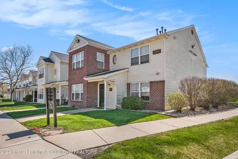 12947 Townsend Dr #611, Grand Ledge, MI 48837