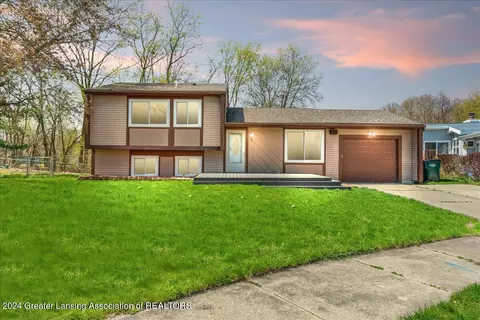 319 Lama Cir, Lansing, MI 48911