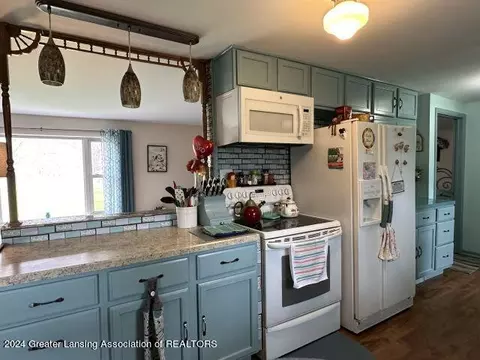 Kitchen - 5100 W Bath Rd, Perry, MI 48872 photo 3 of 3