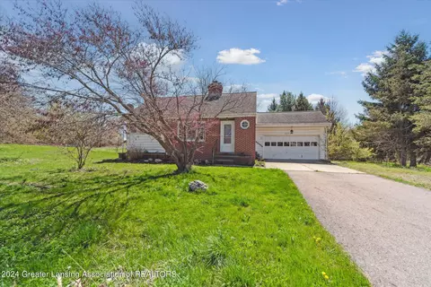 4571 W Barnes Rd, Mason, MI 48854
