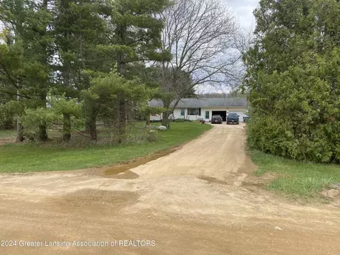 7247 Tucker Rd, Eaton Rapids, MI 48827