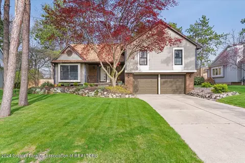 13151 White Pine Dr, Dewitt, MI 48820