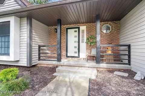Exterior - 13151 White Pine Dr, Dewitt, MI 48820 photo 5 of 13