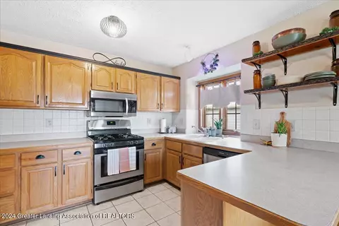 Kitchen - 13151 White Pine Dr, Dewitt, MI 48820 photo 1 of 3