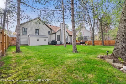 Exterior - 13151 White Pine Dr, Dewitt, MI 48820 photo 11 of 13
