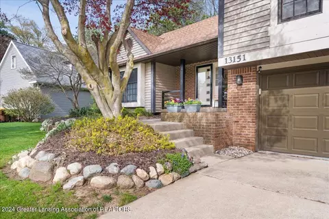 Exterior - 13151 White Pine Dr, Dewitt, MI 48820 photo 4 of 13