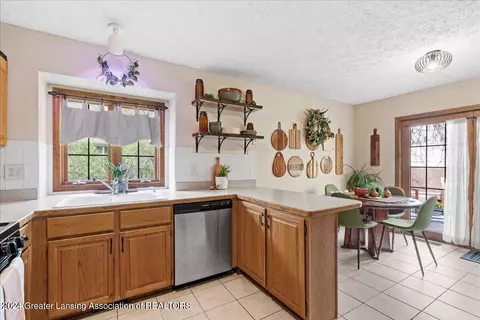 Kitchen - 13151 White Pine Dr, Dewitt, MI 48820 photo 3 of 3