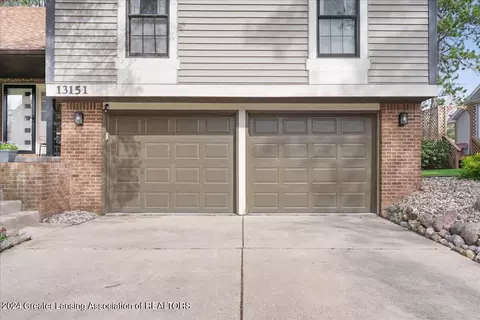 Exterior - 13151 White Pine Dr, Dewitt, MI 48820 photo 6 of 13