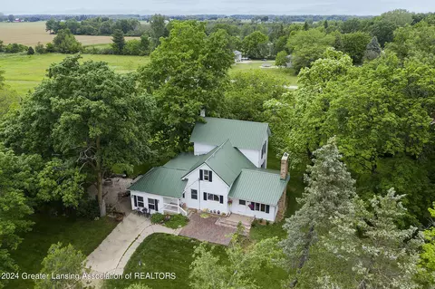 5674 S Forest Hill Rd, Saint Johns, MI 48879