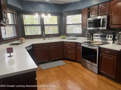 Kitchen - 301 Windy Rush Ln #73, Dewitt, MI 48820 photo 2 of 2