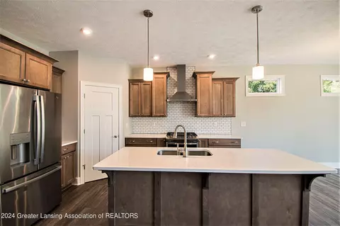 Kitchen - 14035 Pristine Ct, Dewitt, MI 48820 photo 2 of 5