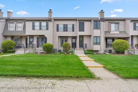 230 Park Meadows Dr #15, Lansing, MI 48917