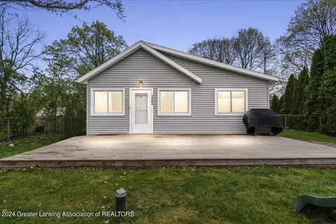 1264 W Valley Rd, Lansing, MI 48906