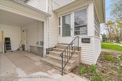 Exterior - 307 E Mcconnell St, Saint Johns, MI 48879 photo 3 of 11