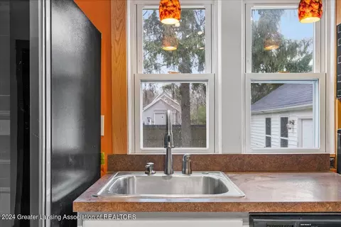 Bath - 307 E Mcconnell St, Saint Johns, MI 48879 photo 1 of 2