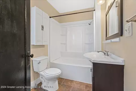 Bath - 307 E Mcconnell St, Saint Johns, MI 48879 photo 2 of 2