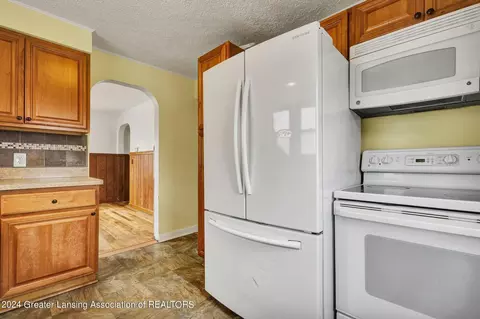 Kitchen - 116 Harriet Ave, Lansing, MI 48917 photo 2 of 5