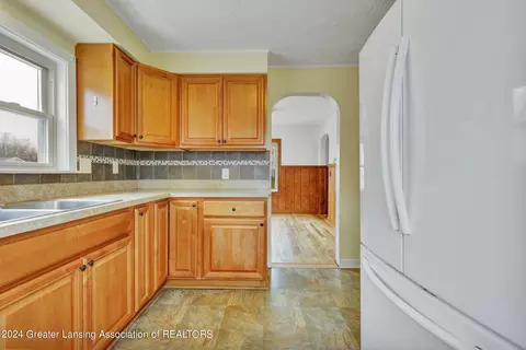 Kitchen - 116 Harriet Ave, Lansing, MI 48917 photo 3 of 5